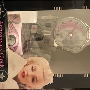 Marilyn Monroe clock